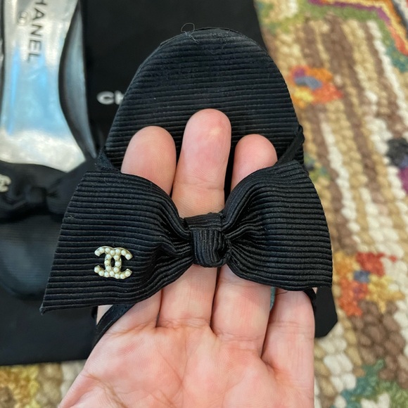 πΊππΊ Chanel Bow Heels with Pearl Logo Interlocked CCβs - Picture 7 of 12